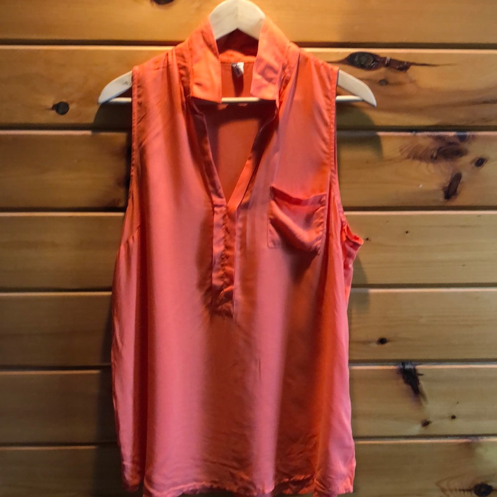 Women’s tank size large